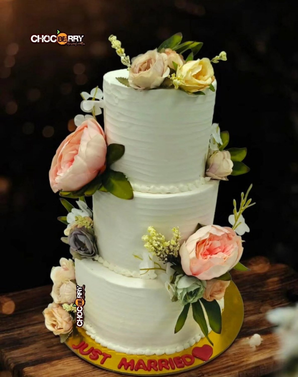 Elegant occasion cake with florals